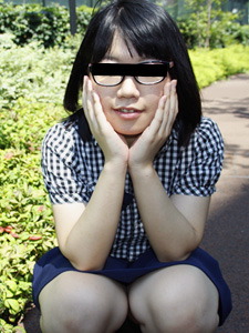 佐木萌 22歳 めがね素人 〜エッチしたくて彼氏を呼んじゃいました〜
