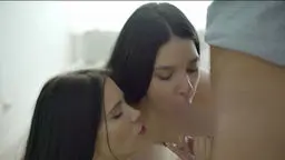 Kim - チンポをシェアして一緒に気持ちよくなっちゃうHな2人 Stunning18